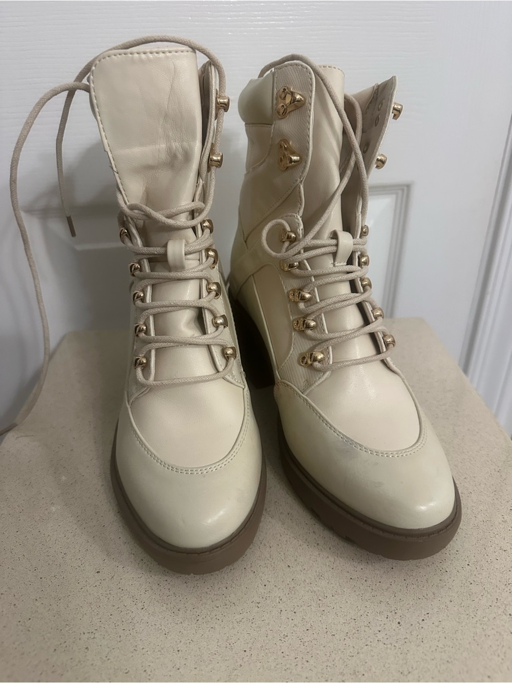 Women’s Cream Lace-Up Heeled Combat Boots Size 9.5